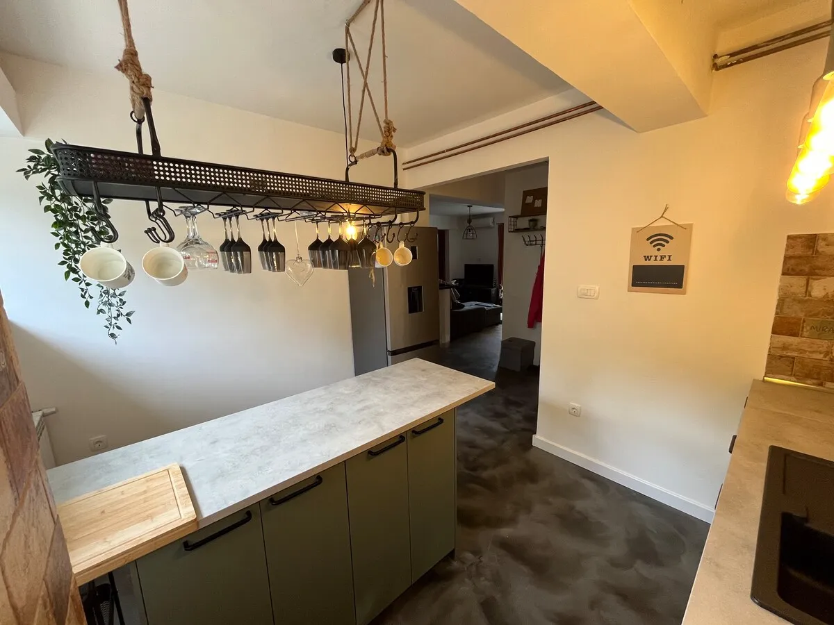 Full kitchen 3