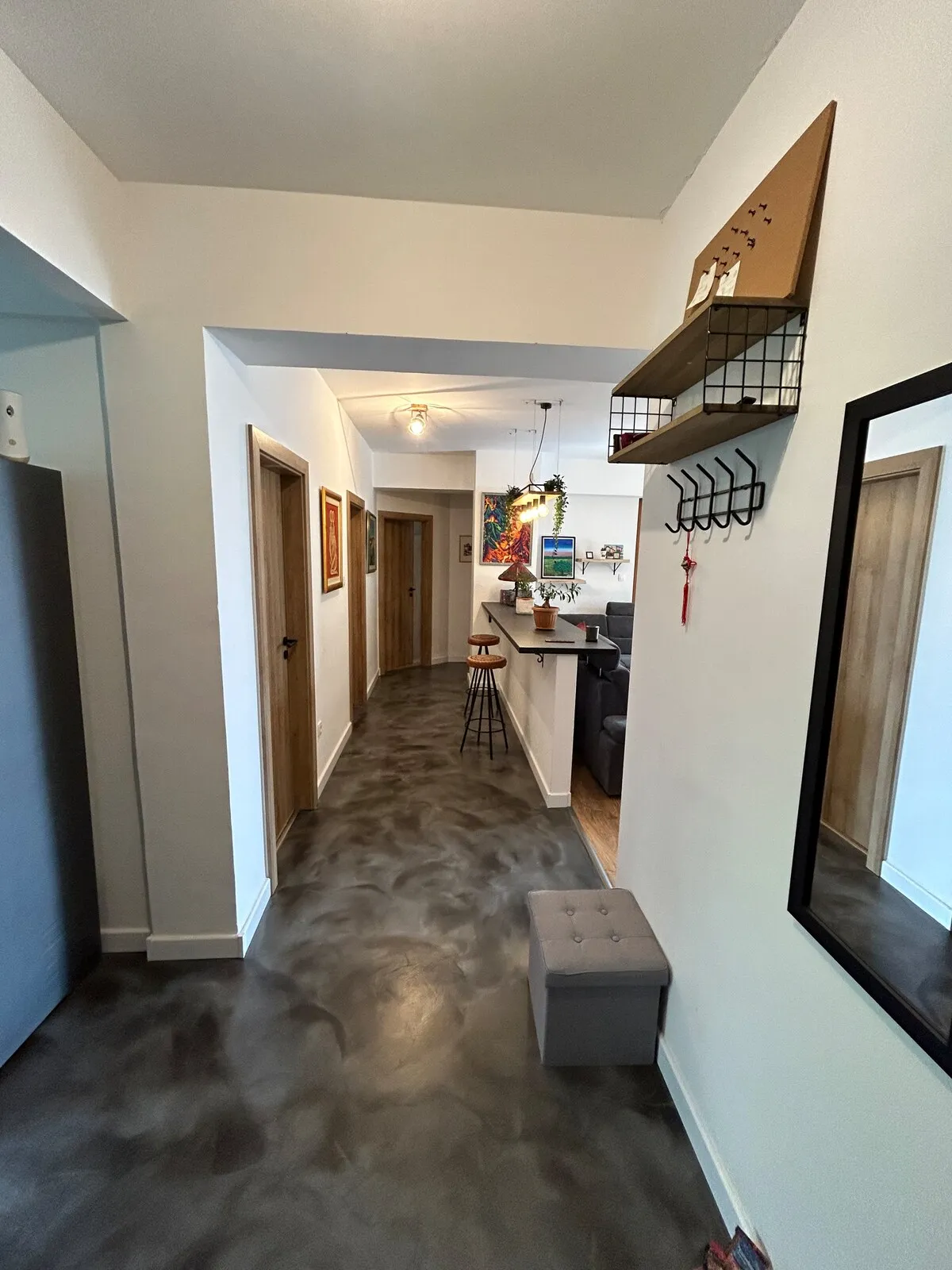 Living room & dining area 8